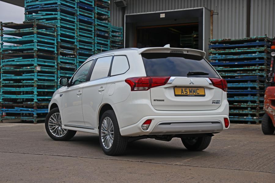  Mitsubishi Outlander PHEV Commercial 2019 года  (UK) (фото 4 из 14)